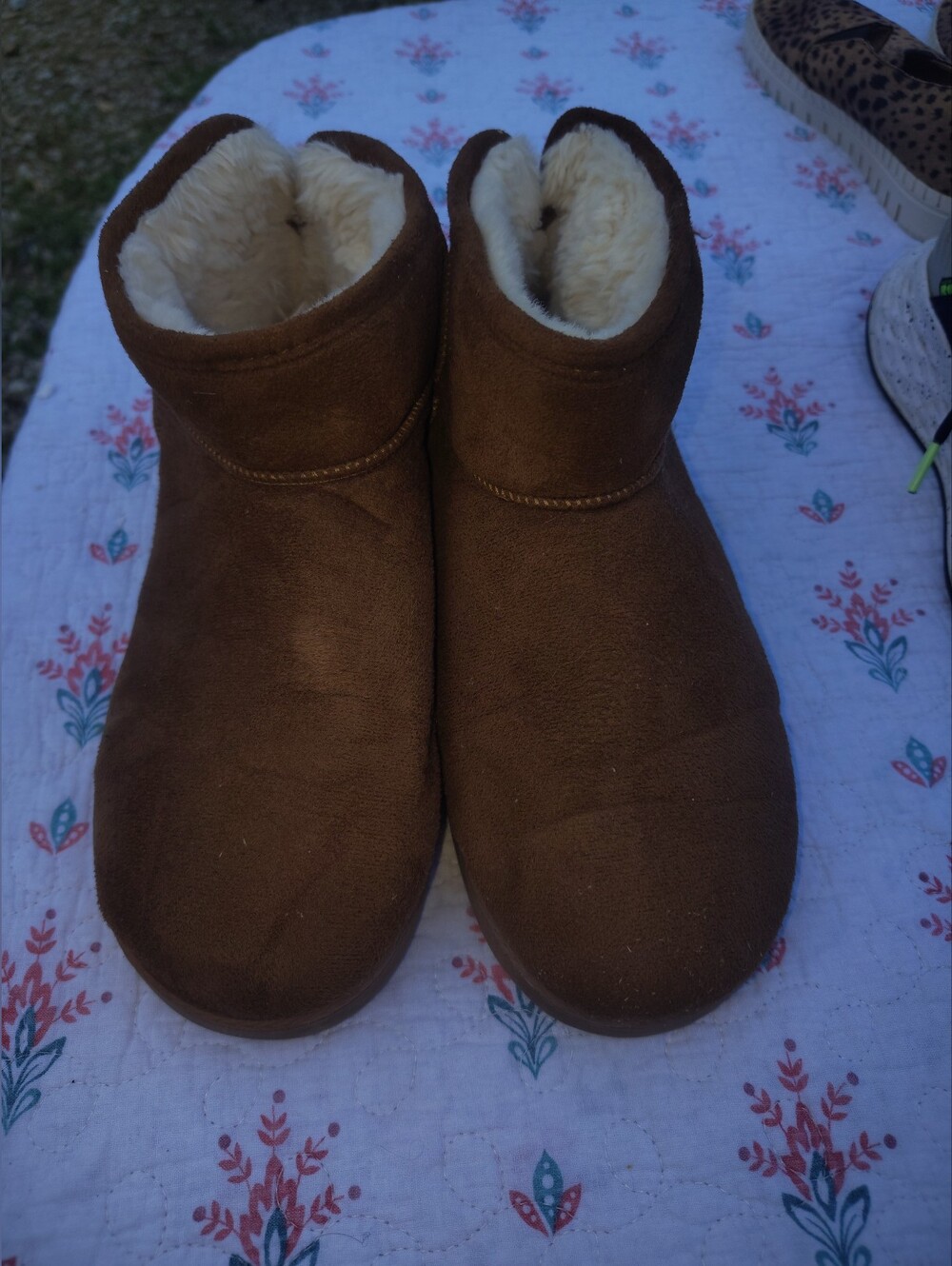 Dearfoams Cozy Brown Faux Suede Winter Boots - Plush Lining 10